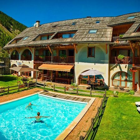 Hotel & Spa La Ferme De L'Izoard Арвию Екстериор снимка